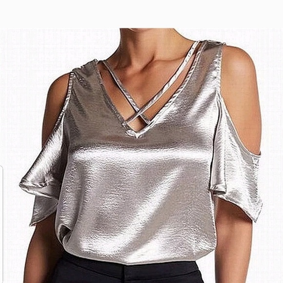 Elodie Tops - Like new ruffle trim Blouse